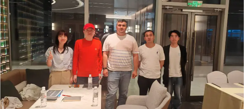 ​Liesa diskutuje o obchodu se středoasijským klientem
